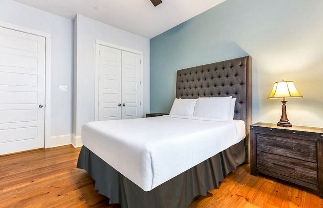 Spacious 5 BR Retreat with Pool - Near It All - Foto 11