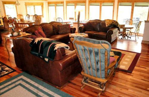 Secluded Lodge Rental for Large Groups in Lewis and Clark National Forest, Montana - Foto 7