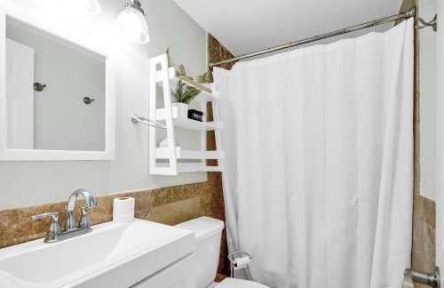 Two Homes, Private Pool, Game Room & Steps to the Beach - Foto 12