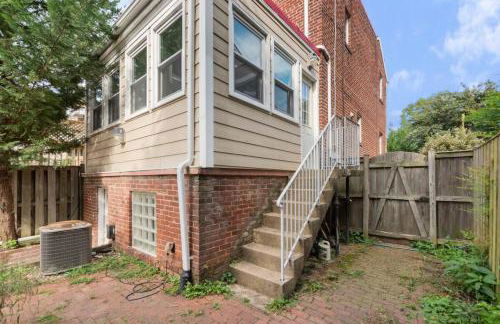 Beautiful 3BR 2BA Colonial House by CozySuites - Foto 21