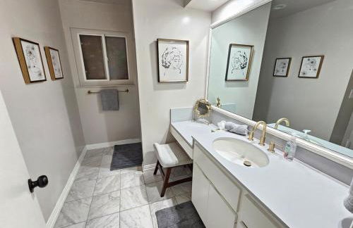 La Jolla Gem with Ocean View - 11 Beds, Hot Tub, Karaoke & Game Den - Foto 63