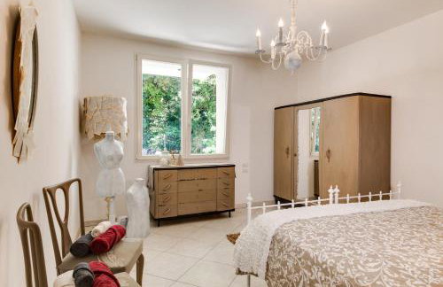 Campus House - Photo 32