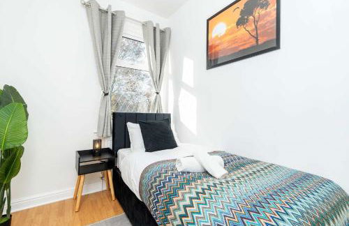 Contractor Friendly 4 Bedroom House in Hemsworth with 6 Beds and Garden - Foto 5