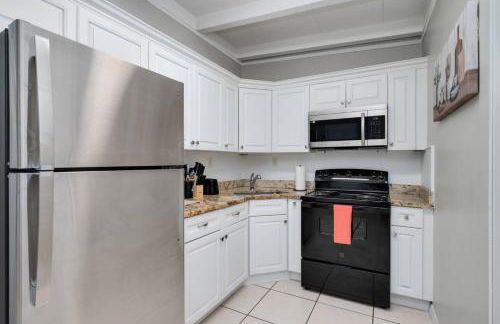 Stylish 2BR Home Near Disney and Universal Orlando - Foto 27