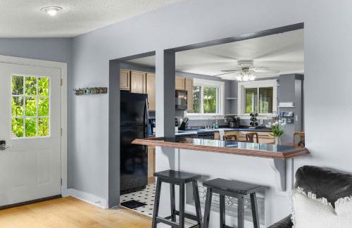 Keuka Wine Trail Vineyard View Farmhouse - Fire Pit & Game Room - Foto 47