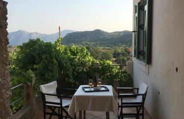 Lillian's Traditional House - Photo 12