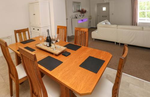 The Old Farm House - Photo 8