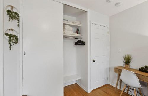 Stylish Hot Tub Retreat with Ping Pong home - Foto 20