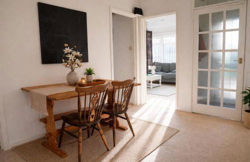 Big Group Bungalow, Sleeps 9, Perfect for Families - Photo 21