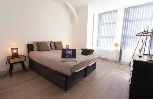 Modern 2 Bed Apartment, Desborough, Kettering, Sleeps 5, Free Parking, WIFI, Ideal for Contractors, Professionals, Families and Relocations - Photo 16