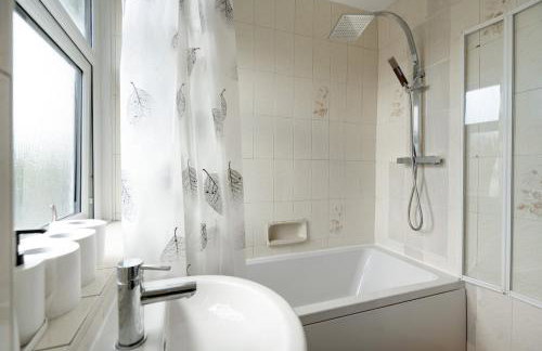 Comfy 3BR Home - Pool Table - Games - Sleeps 8 - Foto 38