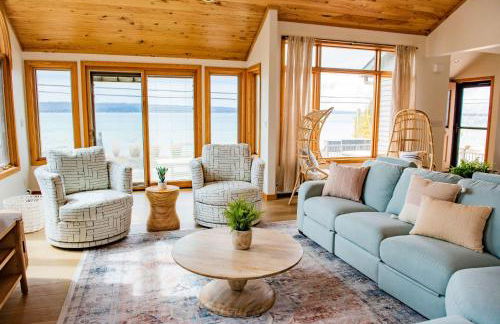 Crystal Lake Hillside with Private Sandy Beach - Foto 2