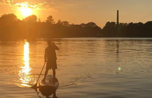 Luxury Lake House w Dock & Game Room - Photo 12