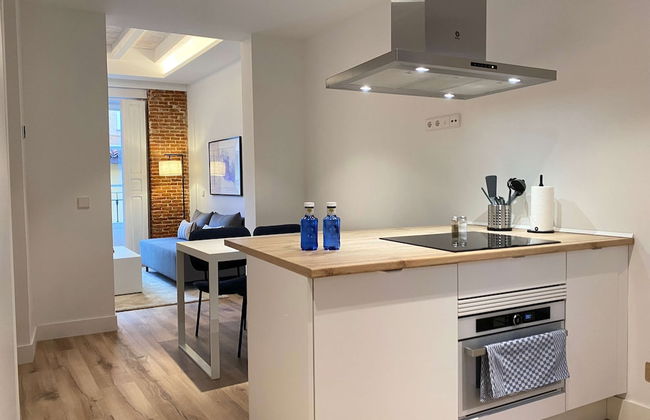 w Majestic 2BR at Palacio Real - Photo 4