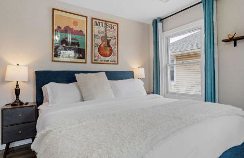 Beautifully Renovated 6BR 2BA 2 Blocks to Beach - Foto 27