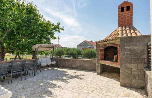 Apartman Strmota s bazenom i jakuzijem - Foto 16