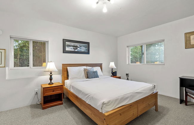 Incredible Water Views, Deck Relaxing Retreat Greenbank Getaway by Avantstay - Foto 22