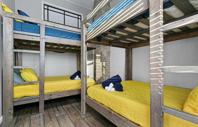 The Waterfront - Waterslide Game Room Sleeps 26 - Foto 7