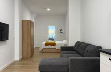 APARTAMENTO ZONA 7 justo al lado de la estación de TREN Y BUS MARÍA ZAMBRANO - Photo 2
