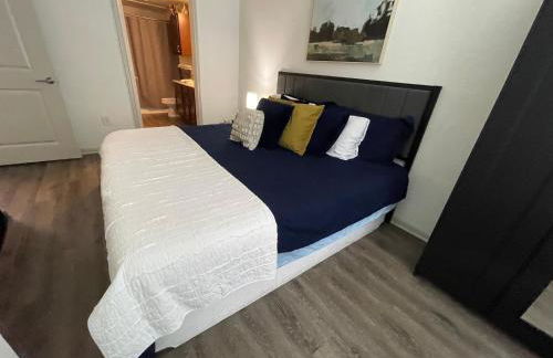 Centrally-Located 1BR Suite with Resort Pool View - Foto 8