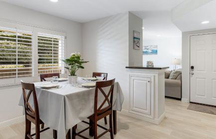 Walk to Beach Pool Hot Tub Private Patio Parking Seabreeze Retreat - Foto 9