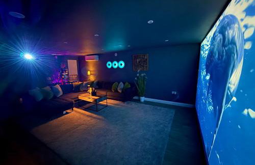 Sunridge Fishing Lodge with Hot Tub & Giant Cinema - Foto 37