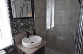 2 Bedroom Villa - Lakeside Holiday Park - Photo 12