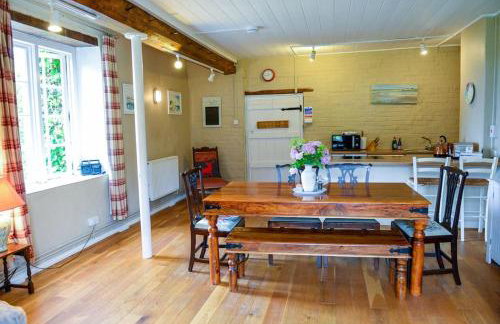 Admiral's Cottage - Photo 2