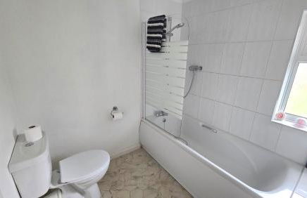 Mayfield , 2 bed slp 6 Roomy dog friendly Gosport town house - Photo 14