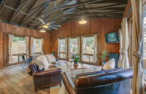 Bonners Ferry Cabin with Wraparound Deck and Views! - Foto 4