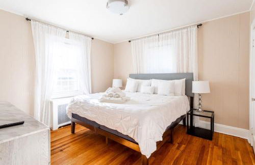 The B&W Haven 5BR Home with yard theater - Foto 6