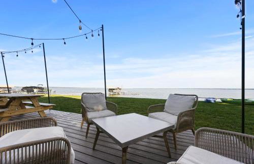 Lakefront - Spacious Family Getaway with Dock! - Foto 46