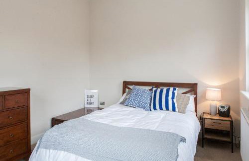Beautiful 2 bed terrace flat close to Greenwich - Pass the Keys - Photo 8