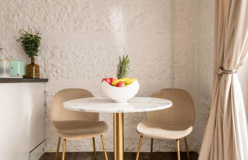 Primrose Luxury Cottage with Private Hot tub - Photo 7