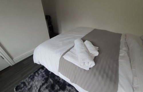 Private Room Sleeps 2 with Ensuite & Parking - Foto 28