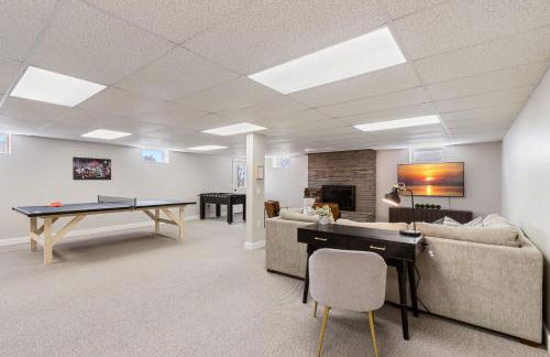 High-End Finger Lakes Escape - Expansive Game Room, Cozy Firepit, & Scenic Views - Foto 42