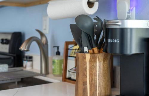 Coastal Haven Minutes From Beaches and Downtown - Foto 10