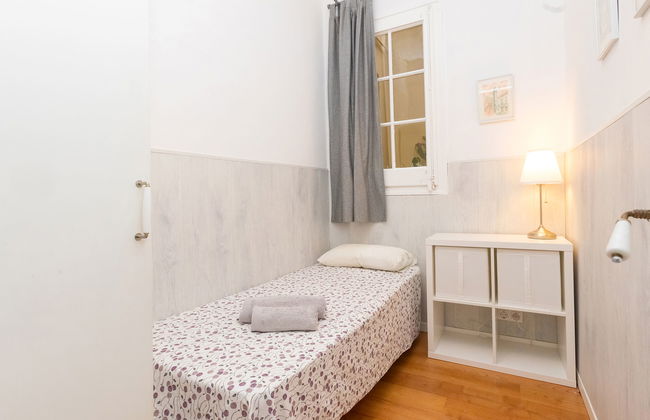 2 bedroom Apartment in Barcelona - Photo 17