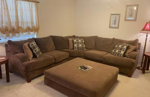 Cozy home, Right Next Door to Lake Sumter Square! - Foto 7