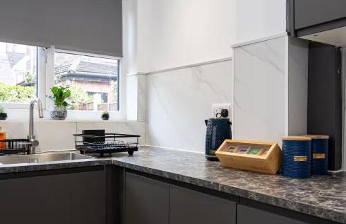 Modern & Spacious 4-Bedroom Home, Family & Contractor Friendly, Manchester - Foto 62