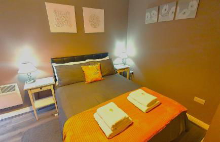 Modern 1 Bedroom Apartment Free Parking WiFi Near City Centre - Photo 21