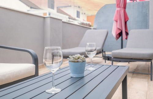 Modern Penthouse with Private Terrace - Photo 10