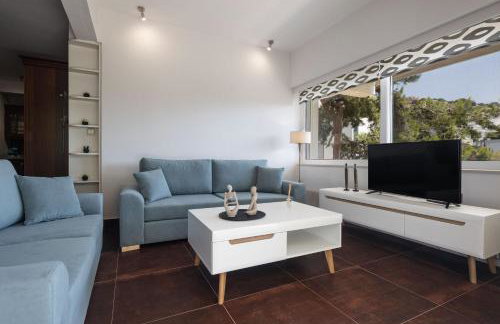 Relux Sea View 2 Bedroom Apartment by BluPine - Photo 34