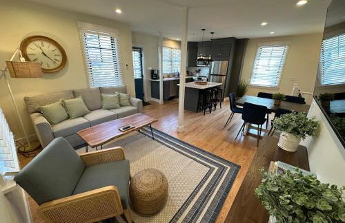 Epic Downtown Newport 6BR Whole House w Parking - Foto 16