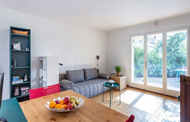 Apartment in Carqueiranne with garden and terrace - Photo 2