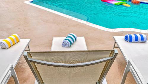 Tropical Oasis With heated pool 10 mins airport & 5 mins Beach - Foto 2