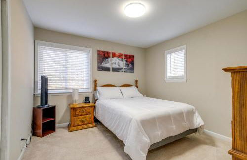 Spacious and Serene Lake Ridge Retreat with Game Room! - Foto 17