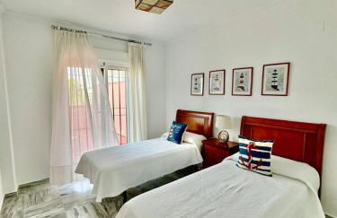 SUNNY HOUSE AT THE BEACH infinity pool shared - Foto 25