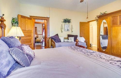 Creekfront Yellville Manor with Parlors and Fire Pit! - Foto 21