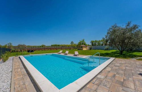 Villa Nonna Novigrad by Istriaselect Villas - Photo 1